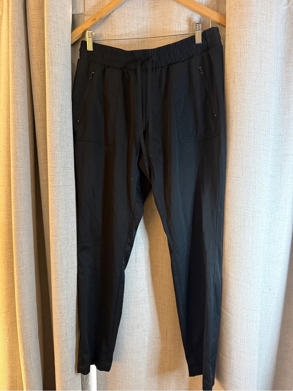 Magellan Outdoors Black hiking pants with Zipper Pockets water repellent